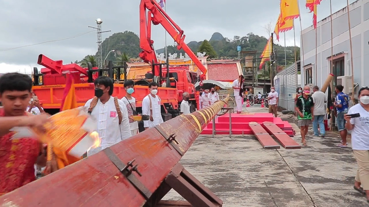 เสาโกเต้งสูงที่สุดในโลก สืบสานประเพณีถือศีลกินผัก