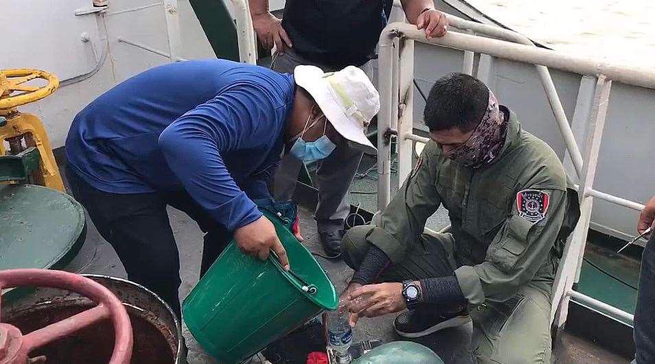 จับเรือลักลอบนำเข้าน้ำมันดีเซล 1.2 ล้านลิตร