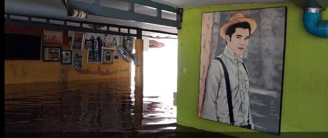 “หนุ่ม-นัย” ดาราอาวุโส ลุยน้ำท่วมช่วยชุมชนบ้าน “มิกค์ ทองระย้า”