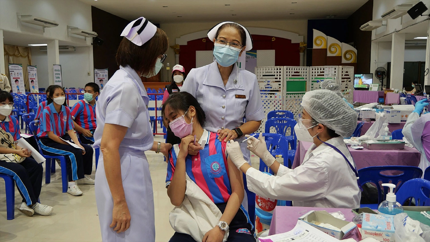 การฉีดวัคซีนไฟเซอร์ให้เด็กนักเรียน