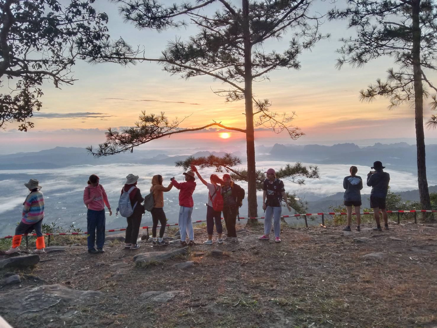 นักท่องเที่ยวจองแน่นที่พักแรมบนยอดภูกระดึง