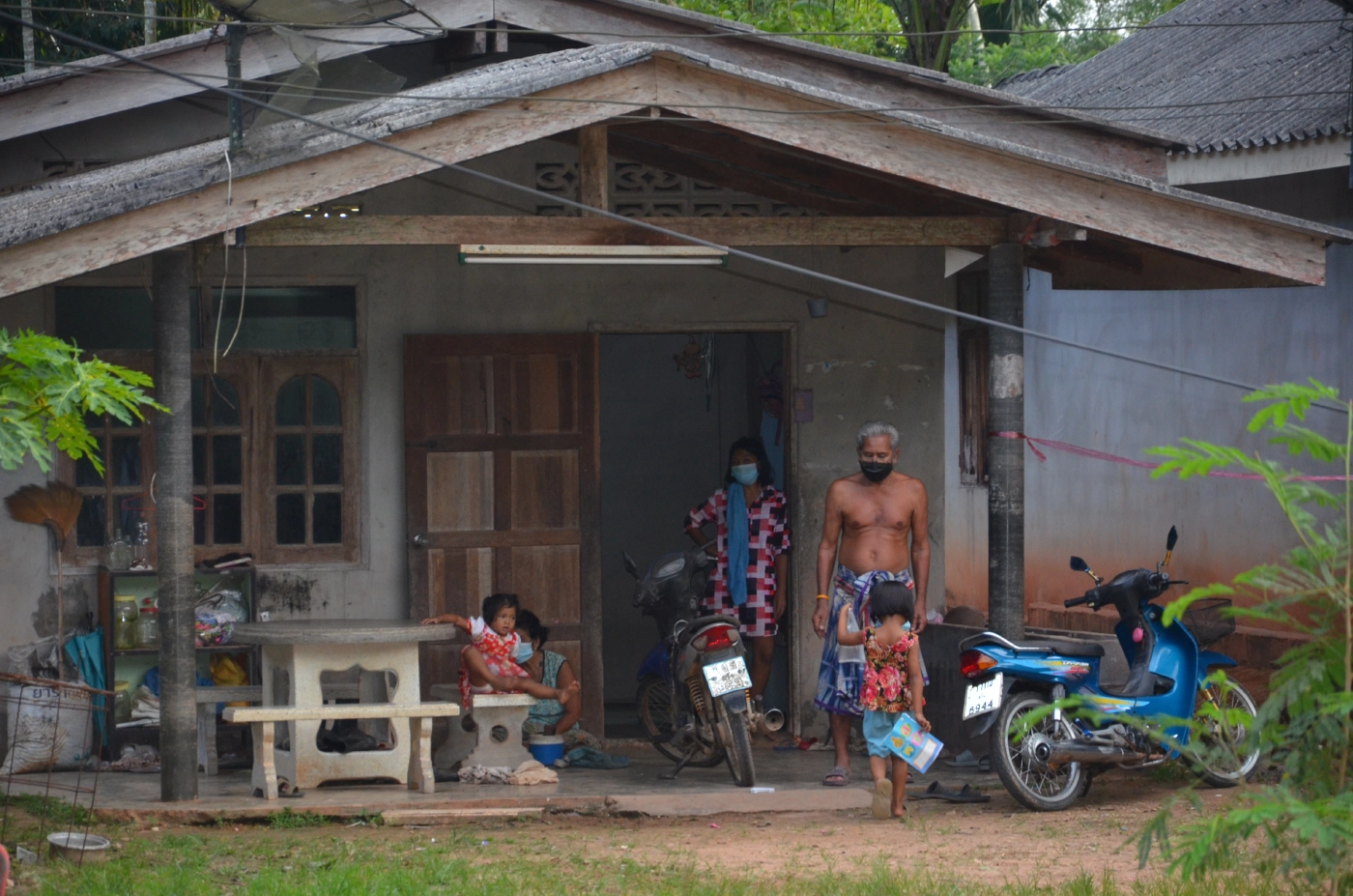 โวยหมู่บ้านถูกลืม ป่วยโควิดไร้การรักษา