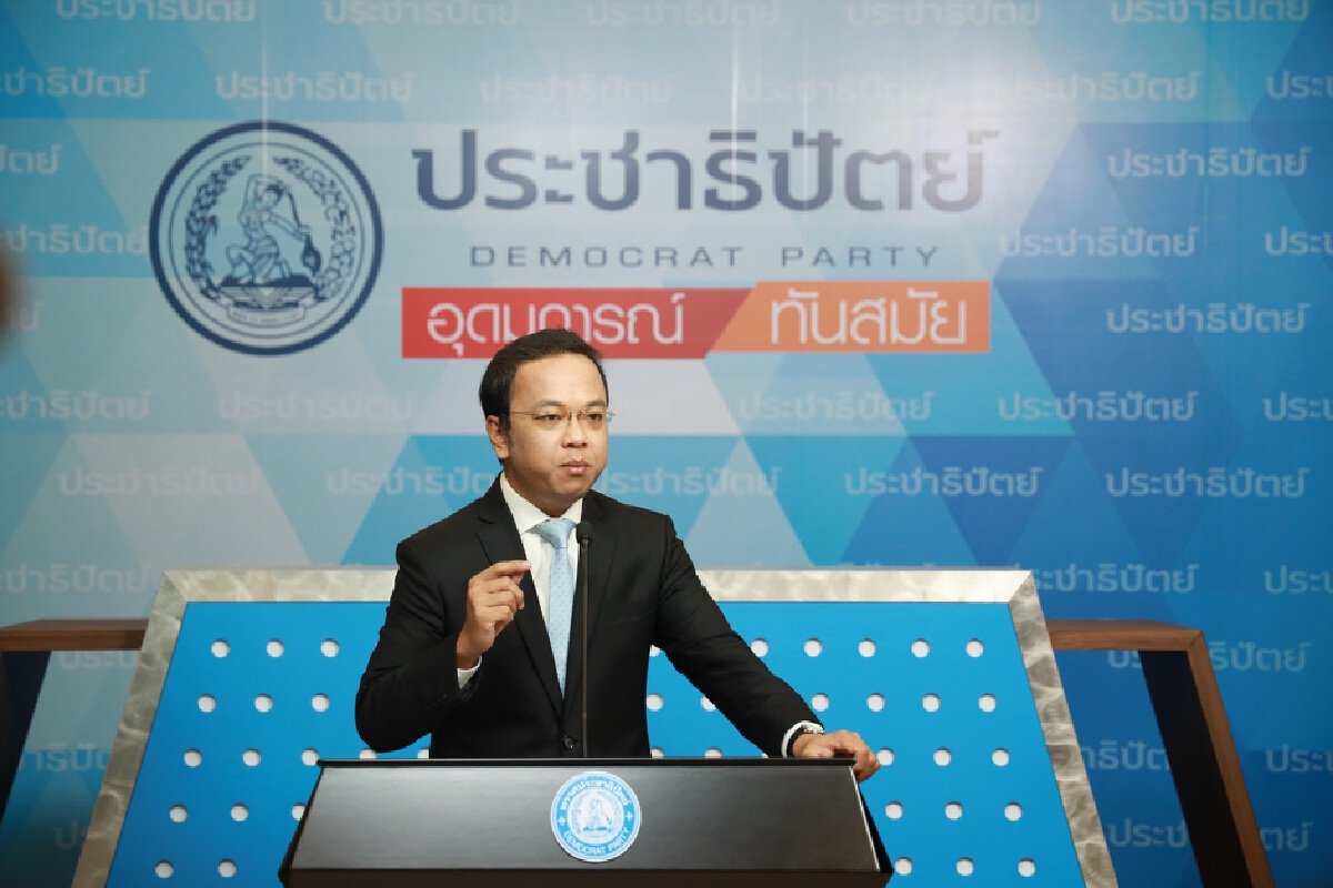  นายราเมศ รัตนะเชวง โฆษกพรรคประชาธิปัตย์ 