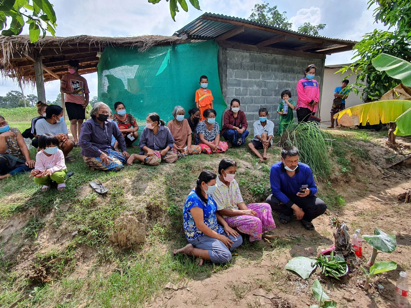 ฮือฮาแห่ส่องกล้วยประหลาด แม่น้ำหนึ่งหลบไปแม่ตานีมาแล้ว