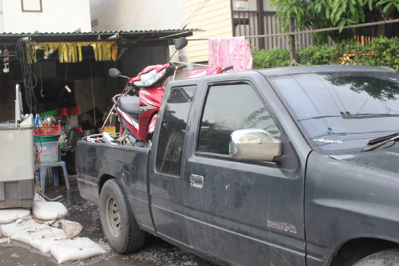 ระดับน้ำยังทรงตัวชาวชุมชนวัดโคกหวั่นกลัวน้ำเท่าปี 54