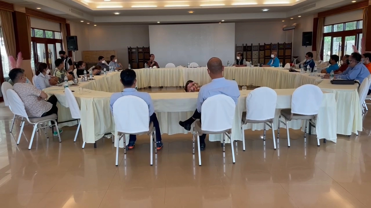 ส.ส.ปชป.ภาคใต้จับมือถกรับศึกเลือกตั้ง