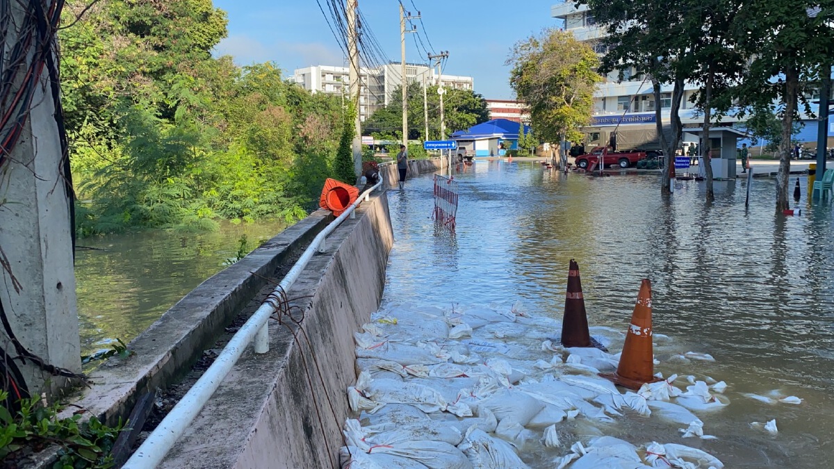 โกลาหล มวลน้ำลำตะคอง ทะลักท่วม รพ.มหาราชโคราช