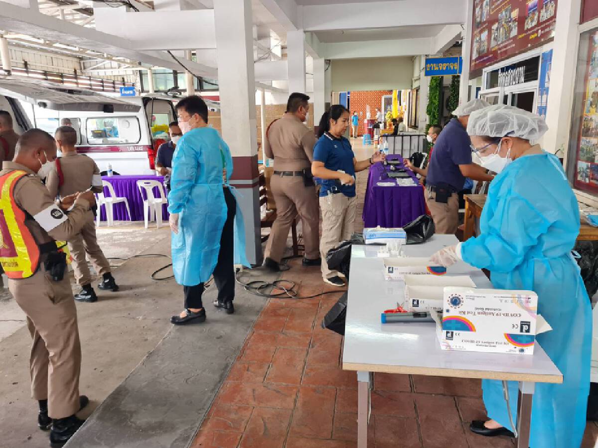 ผบ.ตร.ส่งรถตรวจโควิดเคลื่อนที่ ATK ตำรวจโรงพักเมืองโคราชทุกนาย