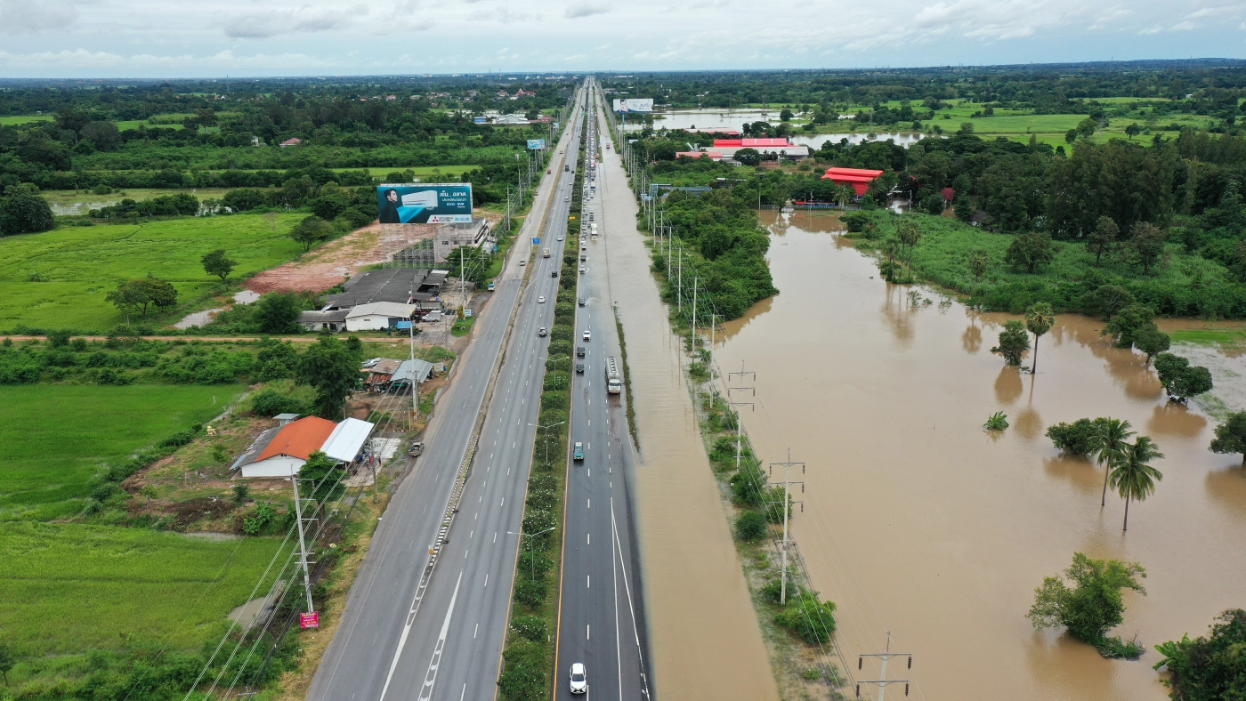 พิษ “คมปาซุ” น้ำท่วมทางหลวงแผ่นดินหลายสาย ถ.มิตรภาพ