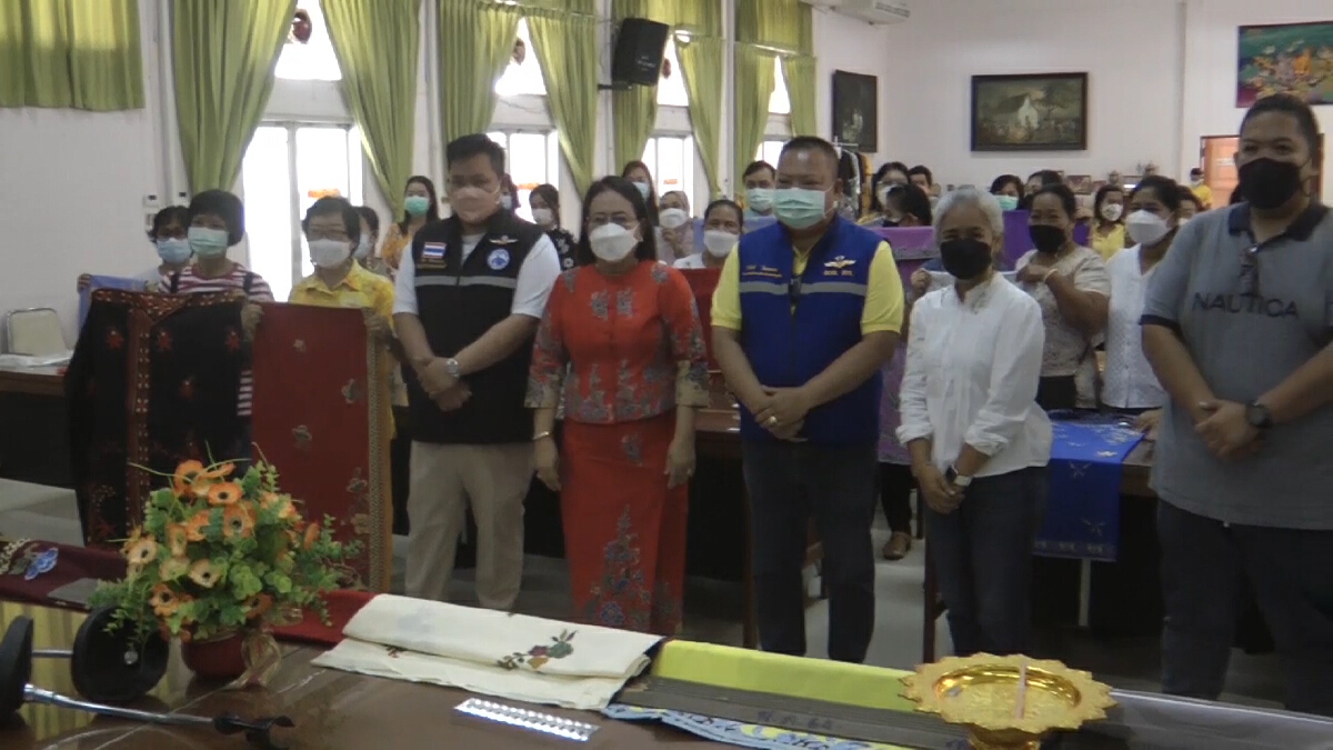 อบรมส่งเสริมอาชีพระยะสั้น “การเพ้นท์ผ้าปาเต๊ะภูเก็ต”