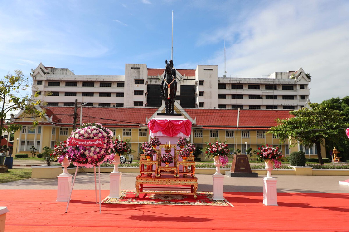 จัดพิธีวางพวงมาลาถวายบังคมเนื่องในวันปิยมหาราช