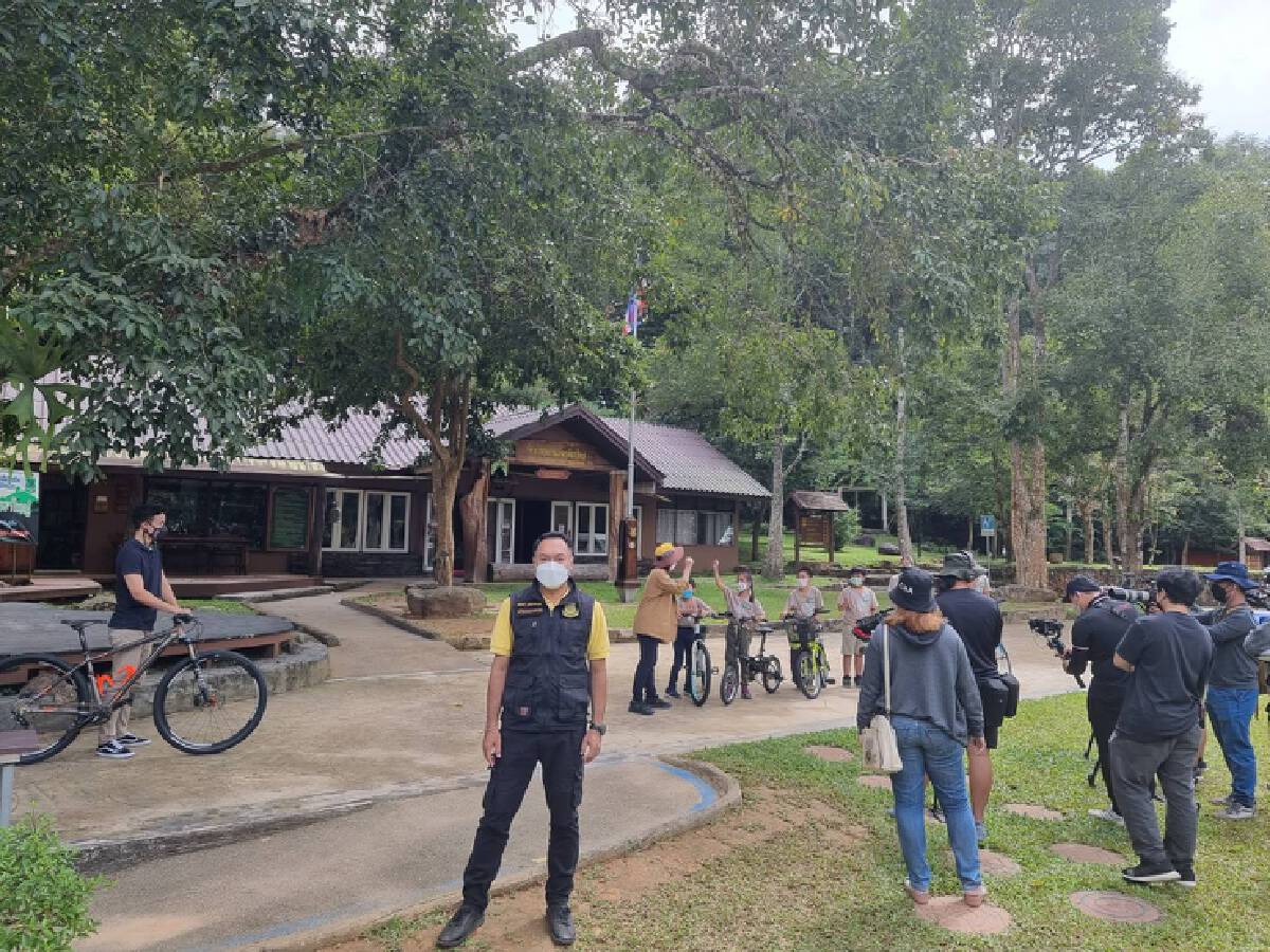 นายอดิศักดิ์ ภูสิทธิ์วงศานุยุต หัวหน้าอุทยานแห่งชาติเขาใหญ่ // ภาพ : กรมอุทยานแห่งชาติ สัตว์ป่า และพันธุ์พืช