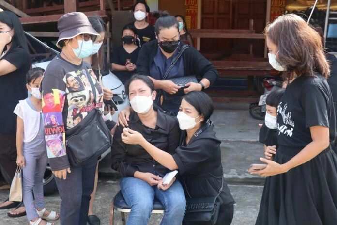 กลุ่มทะลุแก๊ส-ส.ส.-เสื้อแดง กว่า 50 คน ร่วมฌาปนกิจ น้องวาฤทธิ์