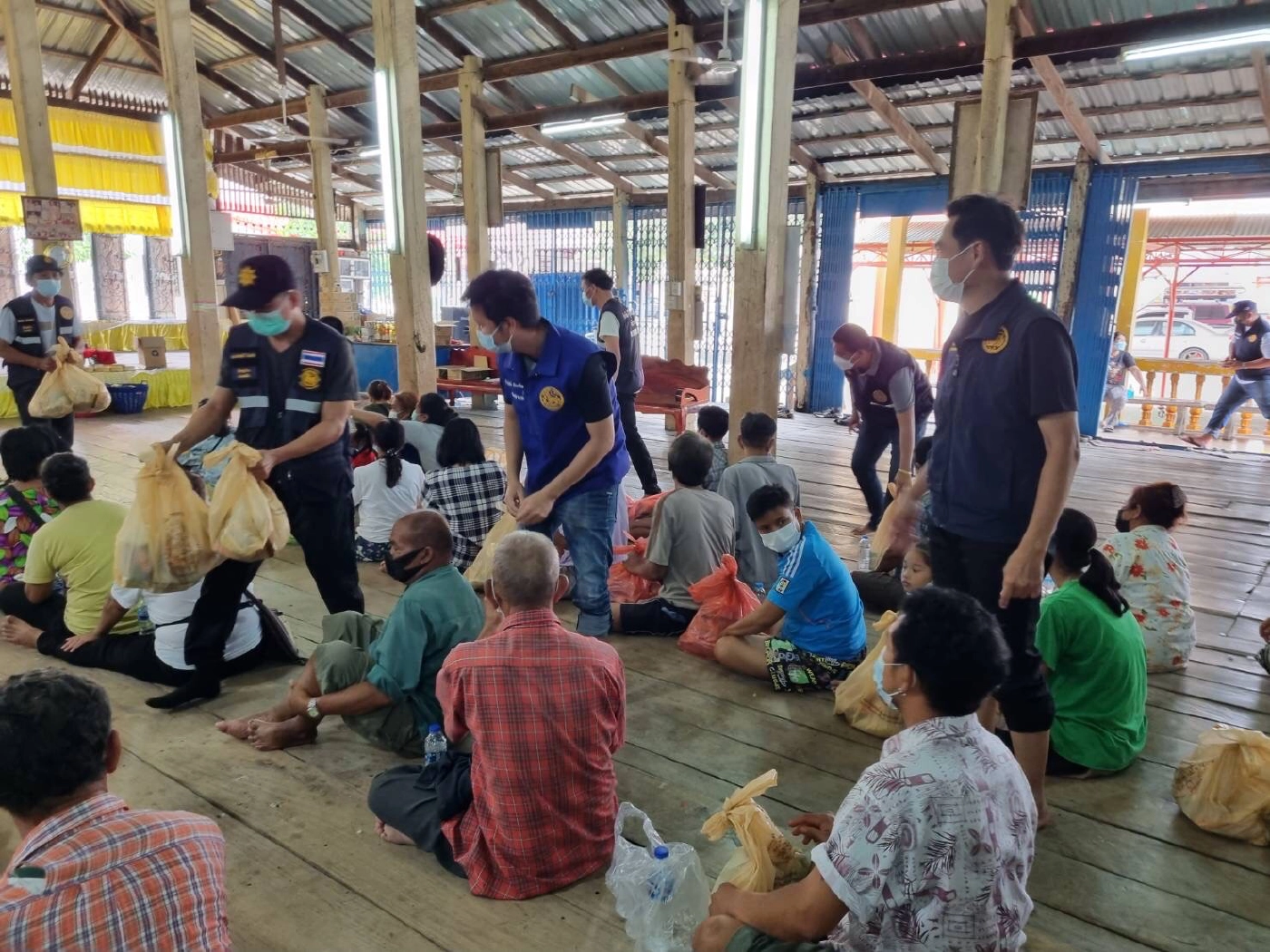 ผู้ว่าฯติดตามสถานการณ์น้ำในบ้านหมี่ หลังฝนตกต่อเนื่องหวั่นน้ำท่วมรอบสอง