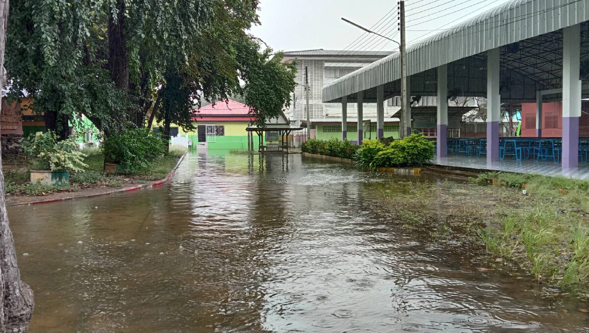 น้ำมูลทะลักท่วมโรงเรียนชุมพวงโคราชเลื่อนเปิดเทอมไปก่อน