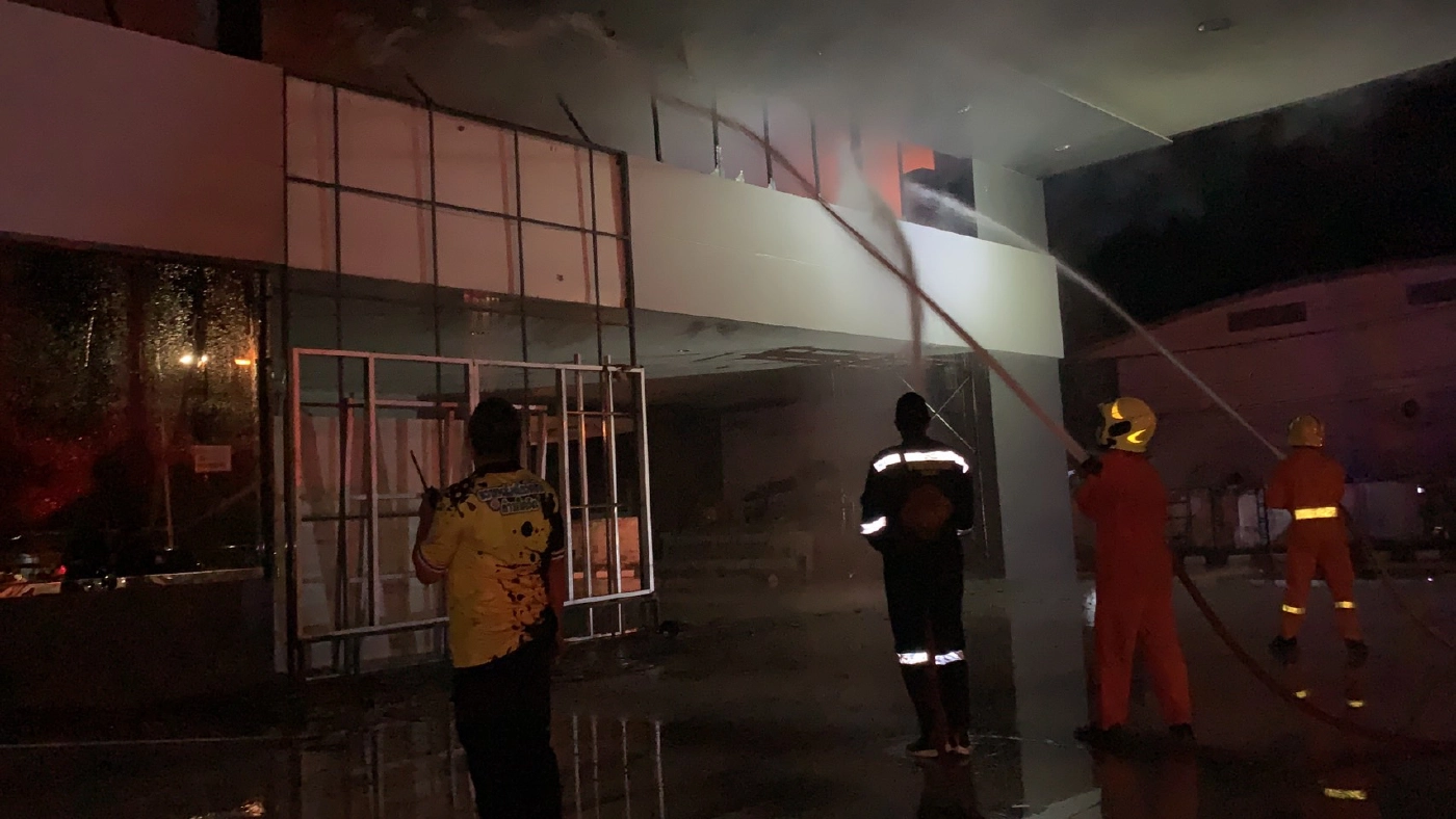 เพลิงไหม้โชว์รูมรถยนต์อีซูซุตังปักศรีสะเกษ