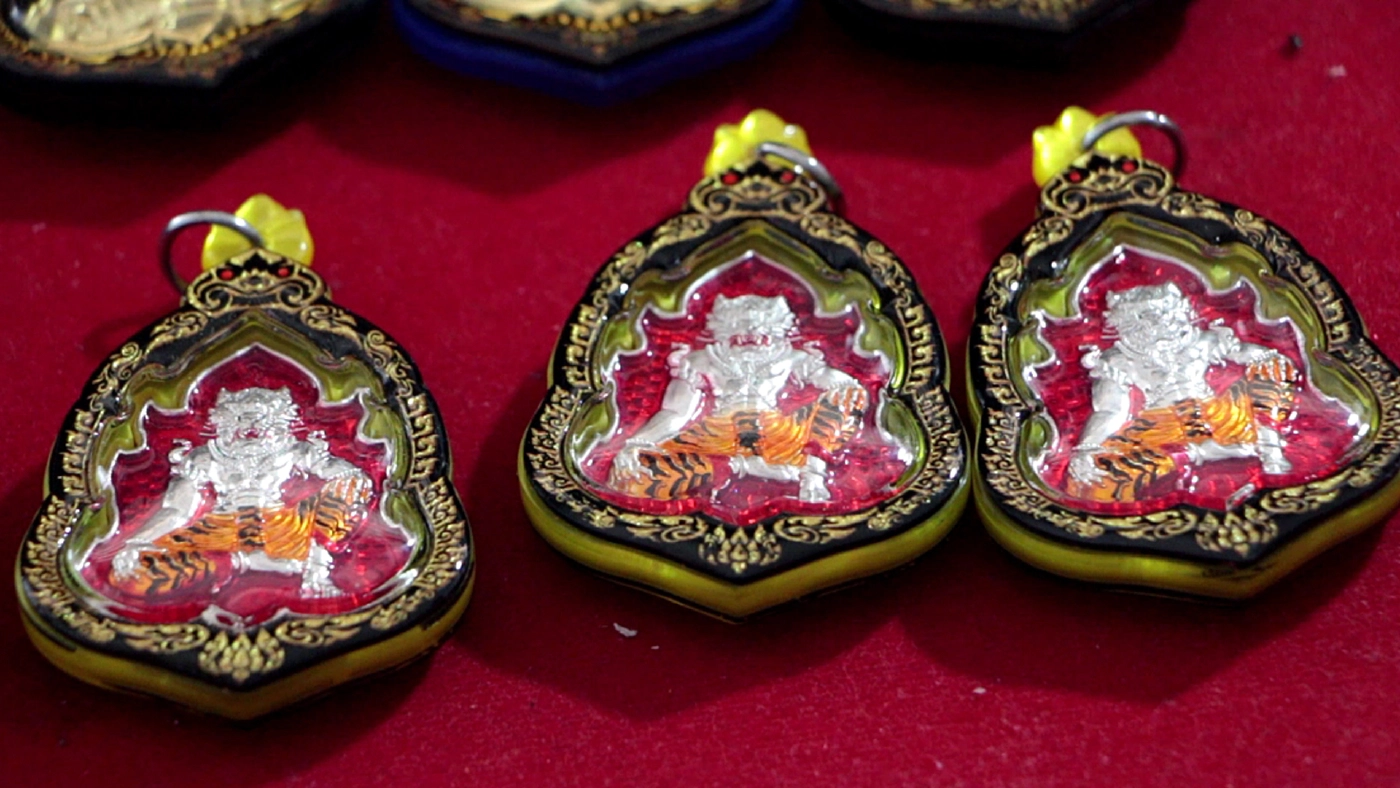 หนุ่มน้อยขอนแก่นใช้เวลาว่างจากเรียนออนไลน์ เลี่ยมพระช่วยผู้ปกครอง