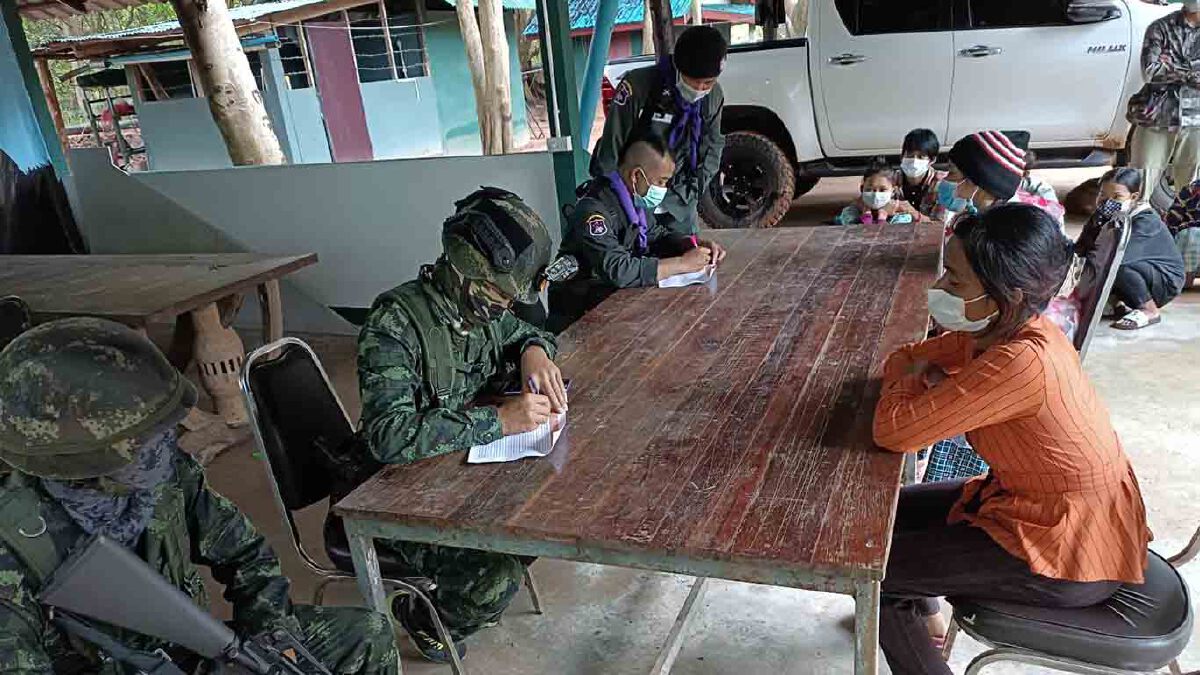 กองกำลังบูรพาสกัดจับเขมรลักลอบเข้าเมือง 2 จุด รวม 19 คน