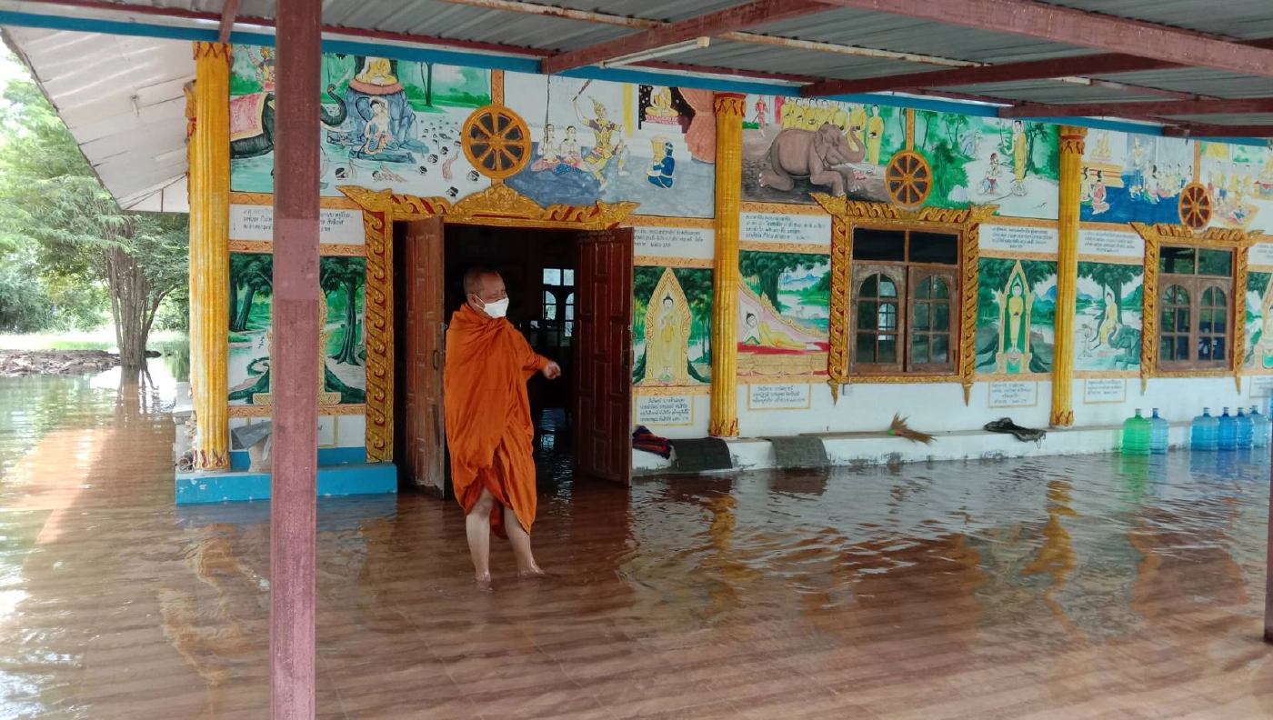 13 วันมวลน้ำลำเชียงไกรถึงประทายแล้ว ทะลักท่วมวัดบ้าน เร่งอพยพ