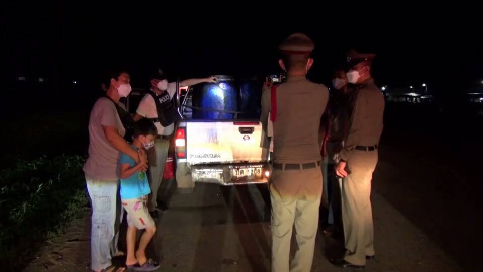 อุกอาจคนร้ายประกบยิงบนถนนหลวงร้องขอชีวิตในรถมีเด็กรอดตายหวุดหวิด