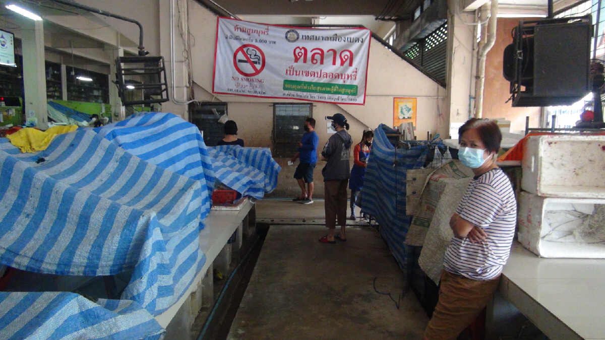 ตรวจโควิดซ้ำอีกรอบ พ่อค้าแม่ค้าตลาดสดเมืองเบตงก่อนเปิด