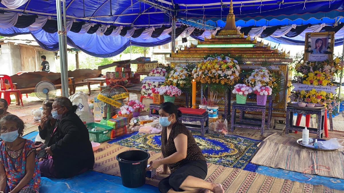 ญาติเศร้า 2 สามีภรรยาถูกรถชนเสียชีวิตทิ้งลูกน้อย 2 คน