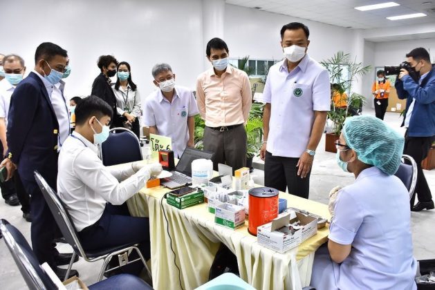 การฉีดวัคซีนโควิดของราชวิทยาลัยจุฬาภรณ์
