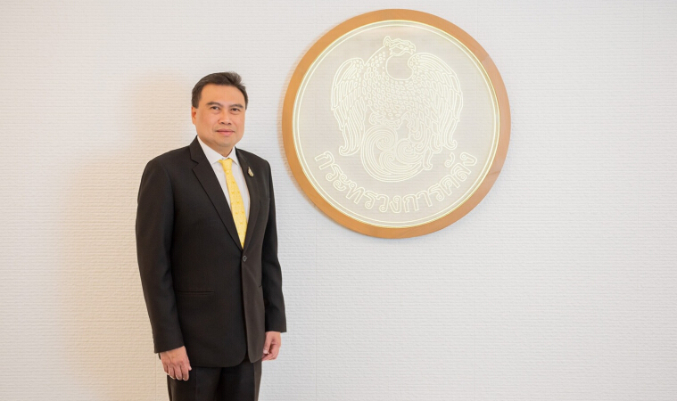 นายพรชัย ฐีระเวช ผู้อำนวยการสำนักงานเศรษฐกิจการคลัง หรือ สศค.