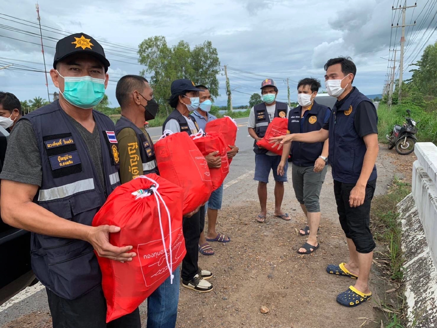 ผู้ว่าฯติดตามสถานการณ์น้ำในบ้านหมี่ หลังฝนตกต่อเนื่องหวั่นน้ำท่วมรอบสอง