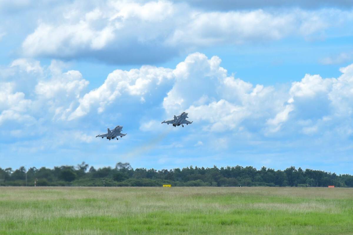 ผบ.ทสส.-ผบ.ทอ.ร่วมบินสังเกตการณ์ทดสอบสมรรถนะ  GRIPEN 39
