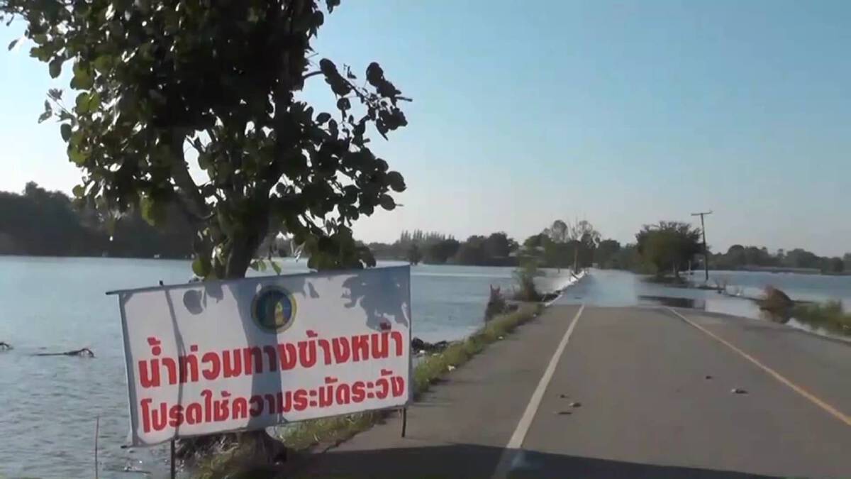 ขนกันจ้าละหวั่นน้ำท่วมโรงงานปลาร้าวิสาหกิจชุมชน