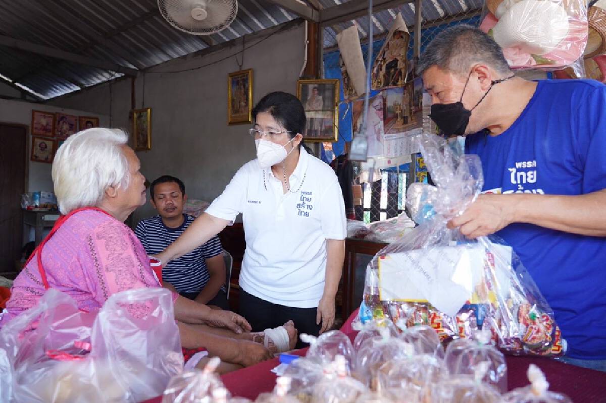 "สุดารัตน์" ควง สุรวุฒิ เชิดชัย นำทีม ทสท. ลงเรือลุยเยี่ยมผู้ประสบภัย
