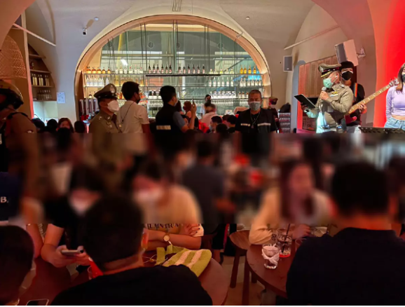 ศาลสั่งปรับ 62 นักเที่ยวไม่สนโควิด คนละ 2.5 พันบาท ฐานฝ่าฝืน พ.ร.ก.ฉุกเฉิน