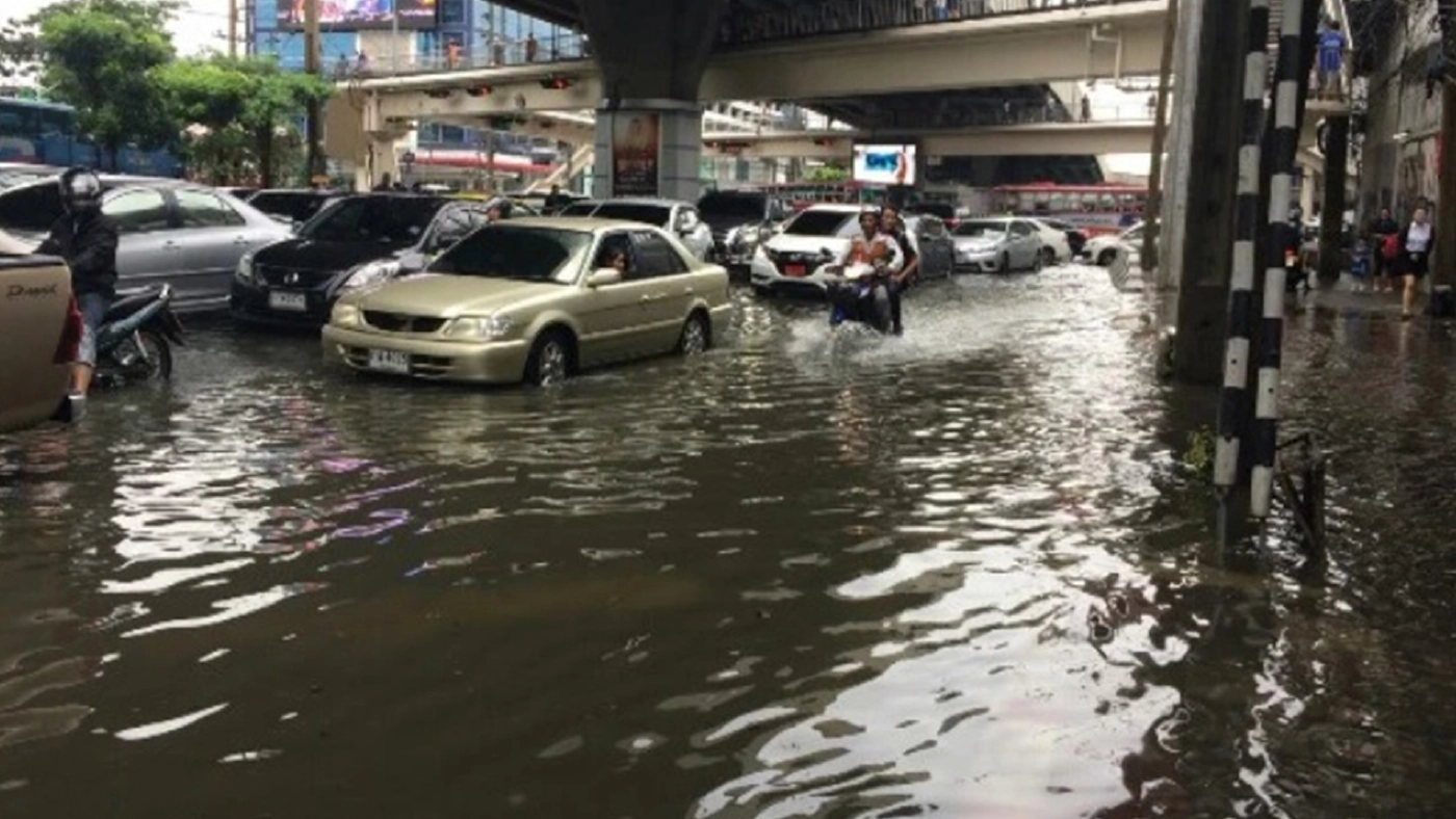 "สามารถ" ร่ายยาว ท่วมกรุงเทพฯ จากน้ำรอระบายถึงน้ำมาก วาทกรรม "สู้น้ำท่วม"