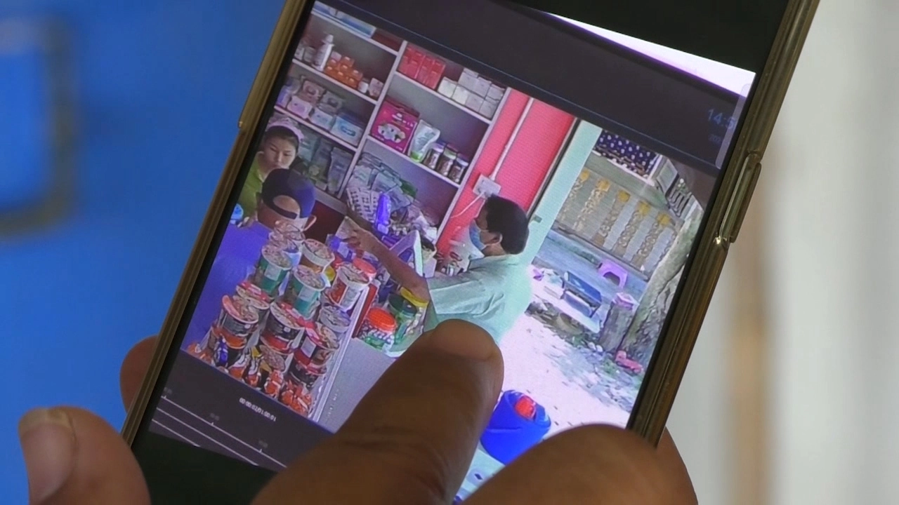 พบอีกเหยื่อเซลล์แมนหลอกขายลูกอม 6 กระปุกห้าพัน