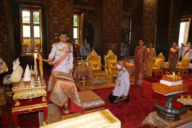 ในหลวง-พระราชินีเสด็จฯถวายผ้าพระกฐิน วัดบวรนิเวศ-วัดเบญจมบพิตรฯ