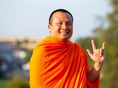 พระมหาสมปอง ตาลปุตฺโต พระนักเทศน์ชื่อดัง แห่งวัดสร้อยทอง 