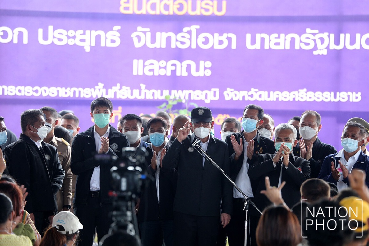 "นายก" ลงใต้เร่งรัดบริหารจัดการน้ำท่วม หยอดคำหวาน "รักจังฮู้"