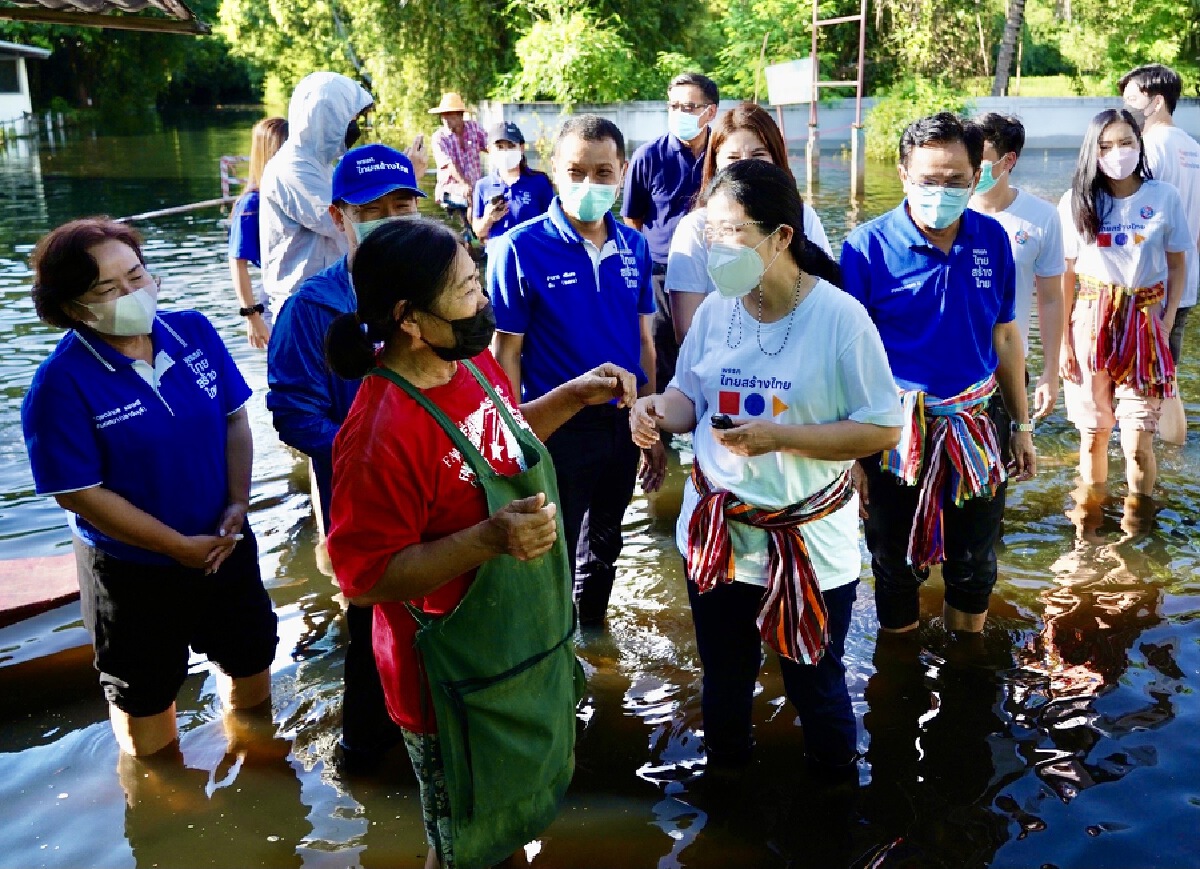 คุณหญิงสุดารัตน์ เกยุราพันธุ์ ประธานพรรคไทยสร้างไทย