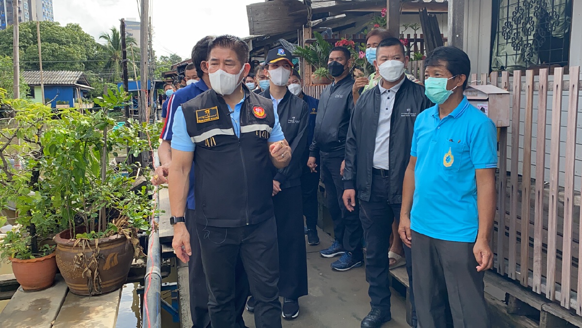 ร.อ.ธรรมนัส มอบถุงยังชีพชุมชนวัดแจ้งศิริสัมพันธ์ จ.นนทบุรี