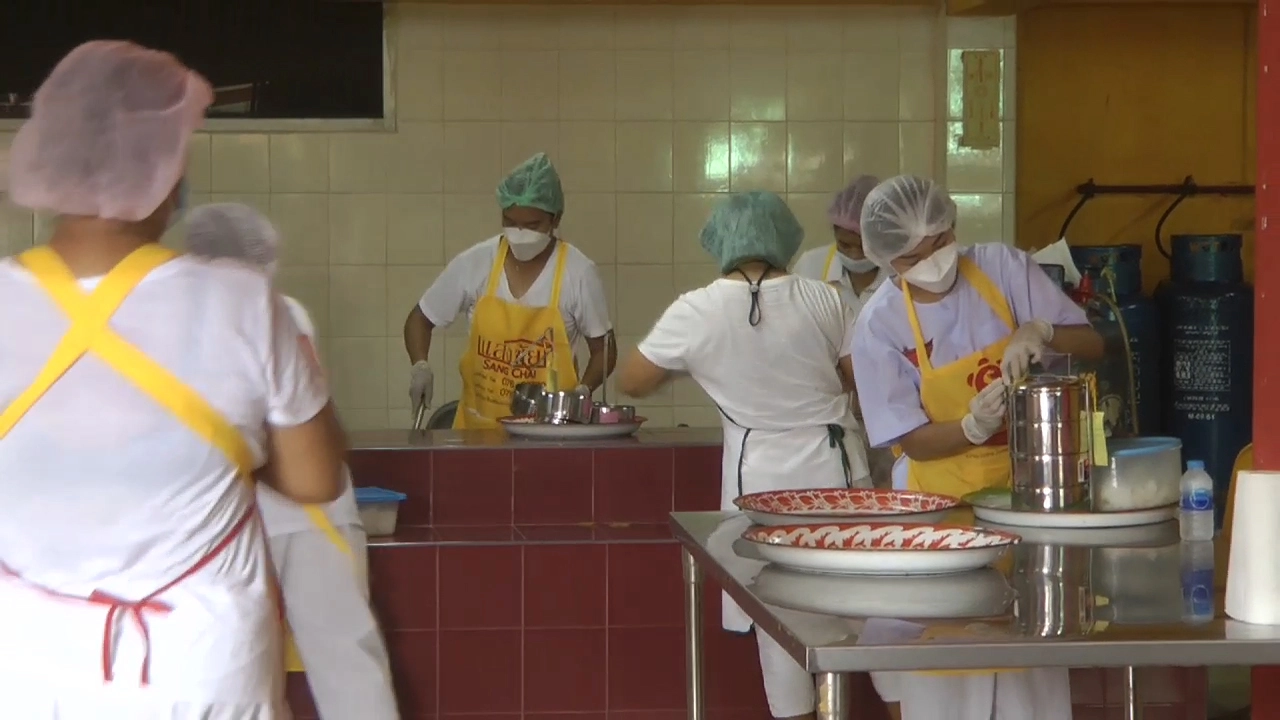 ตรวจหาเชื้อโควิดจนท.ศาลเจ้าภูเก็ตเพื่อความมั่นใจ