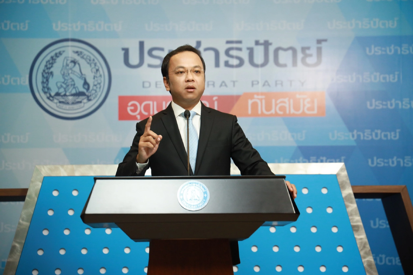 “จุรินทร์”กำชับ ส.ส.ลุยงานในสภาฯเต็มที่