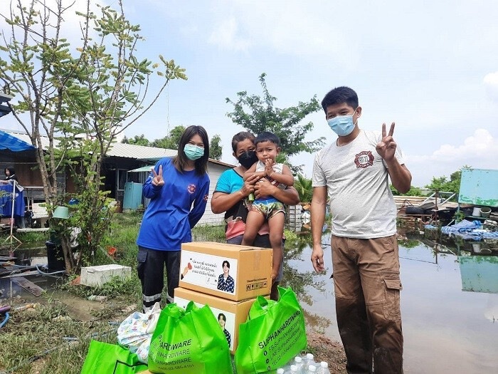 “กลัฟ คณาวุฒิ” ส่งต่อกำลังใจให้กับผู้เดือดร้อนกับโครงการ “กลัฟแชริตี้”