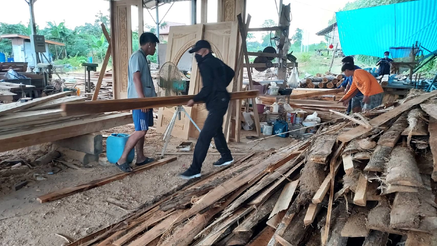 ยึดรง.แปรรูปไม้เถื่อน-ผลิตบ้านน็อคดาวน์ขาย