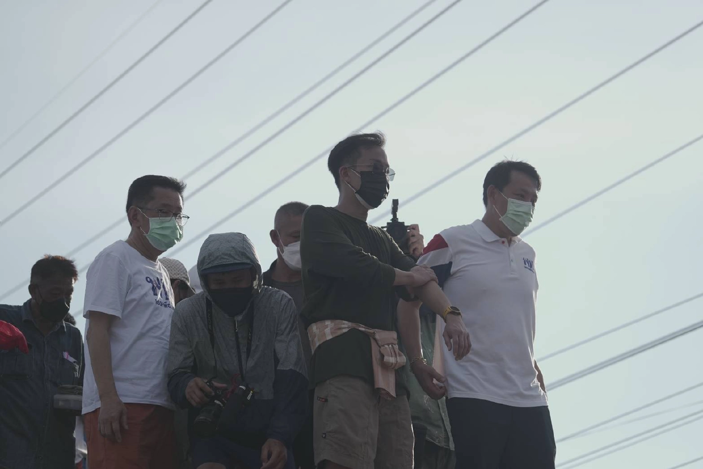 "พานทองแท้" ร่วมคณะ พท.เยียมผู้ประสบภัย