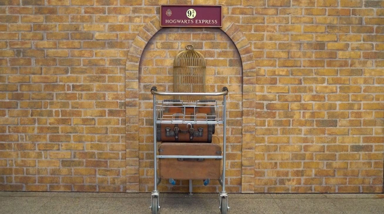 รถเข็นไปฮอกวอตส์ตระเวนทั่วอังกฤษ ฉลอง 20 ปี หนัง แฮร์รี่ พอตเตอร์