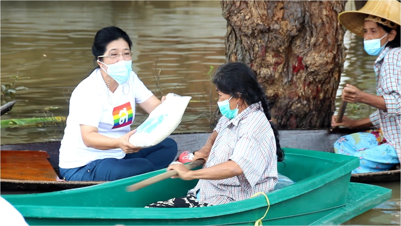คุณหญิงสุดารัตน์ เกยุราพันธุ์ ประธานพรรคไทยสร้างไทย