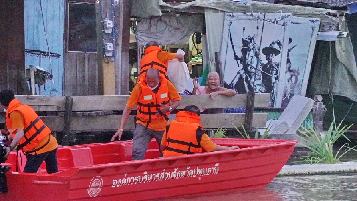 อบจ.ปทุมฯ วางแผนเตรียมรับมวลน้ำ 3,200 ลูกบาศก์เมตรต่อนาที