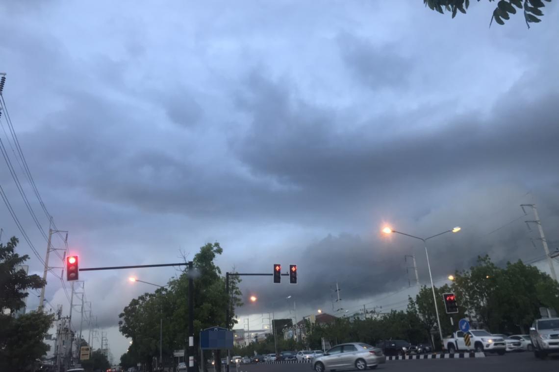 อุตุฯ เตือนทั่วไทยระวังฝนถล่มหนัก กทม.มีฝนร้อยละ 80 ของพื้นที่