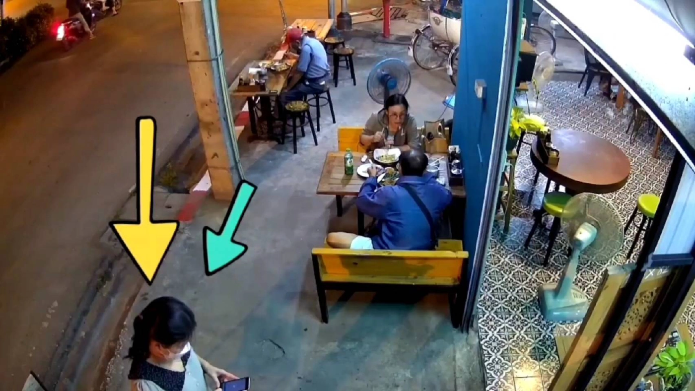 เตรียมออกหมายเรียก-ลูกค้าหัวร้อนผลักอกแม่ค้าผัดไทย